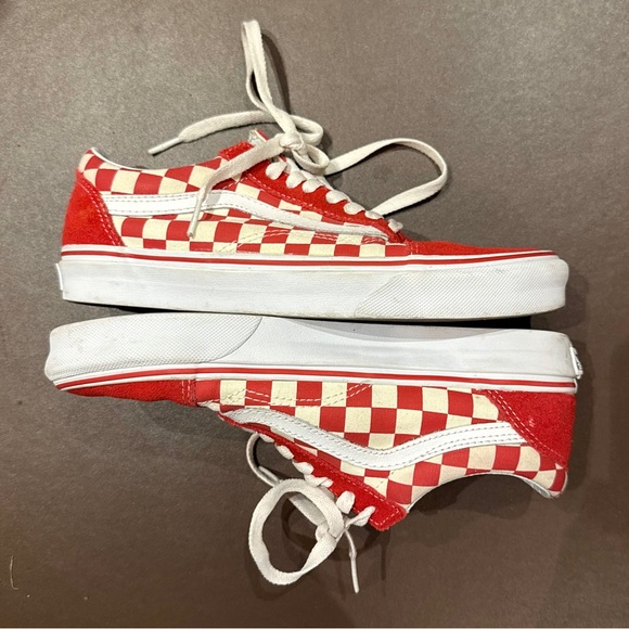Red Vans Old Skool - Picture 2 of 5
